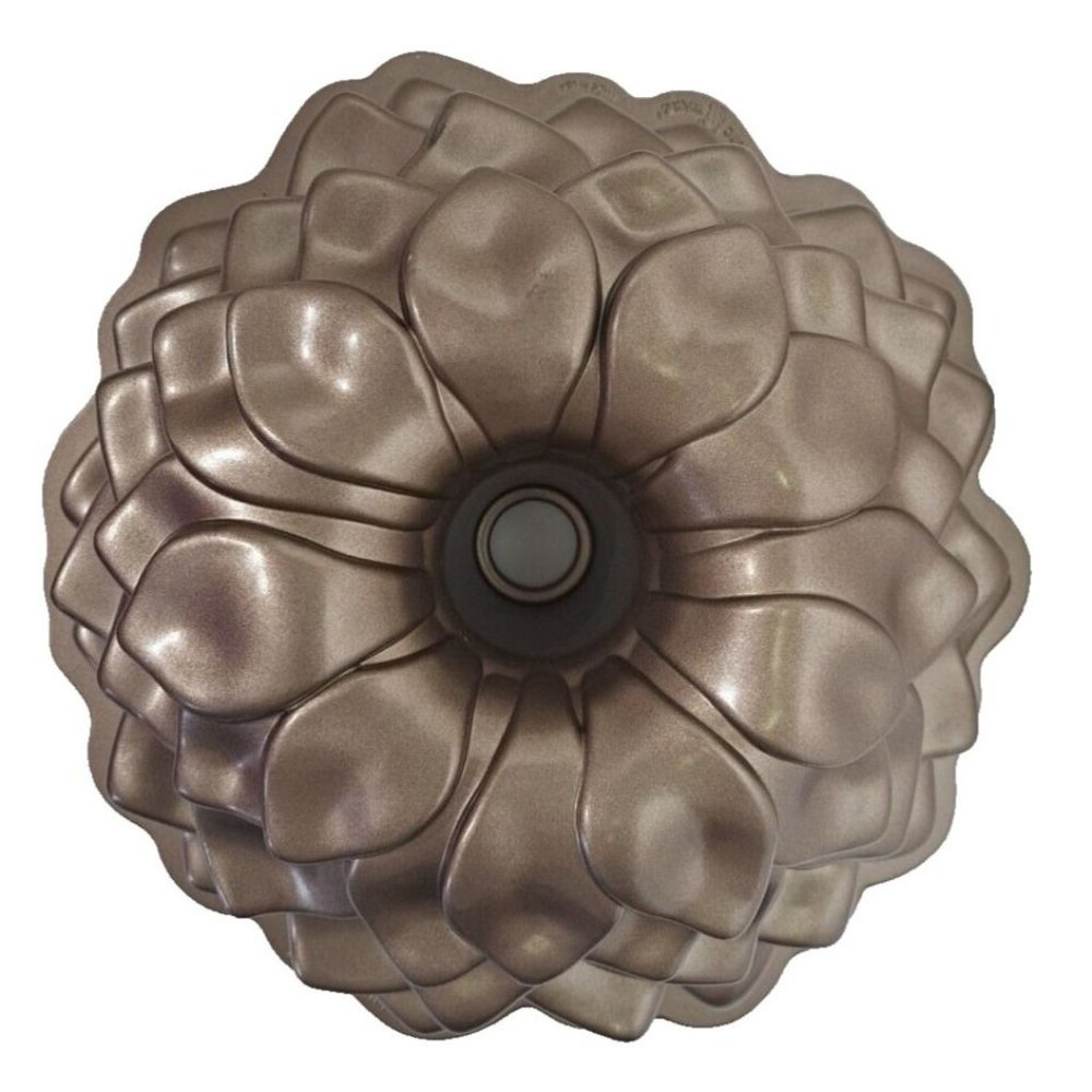 Nordic Ware Blossom Bundt Cake Pan 10-Cup Capacity Mold Nonstick